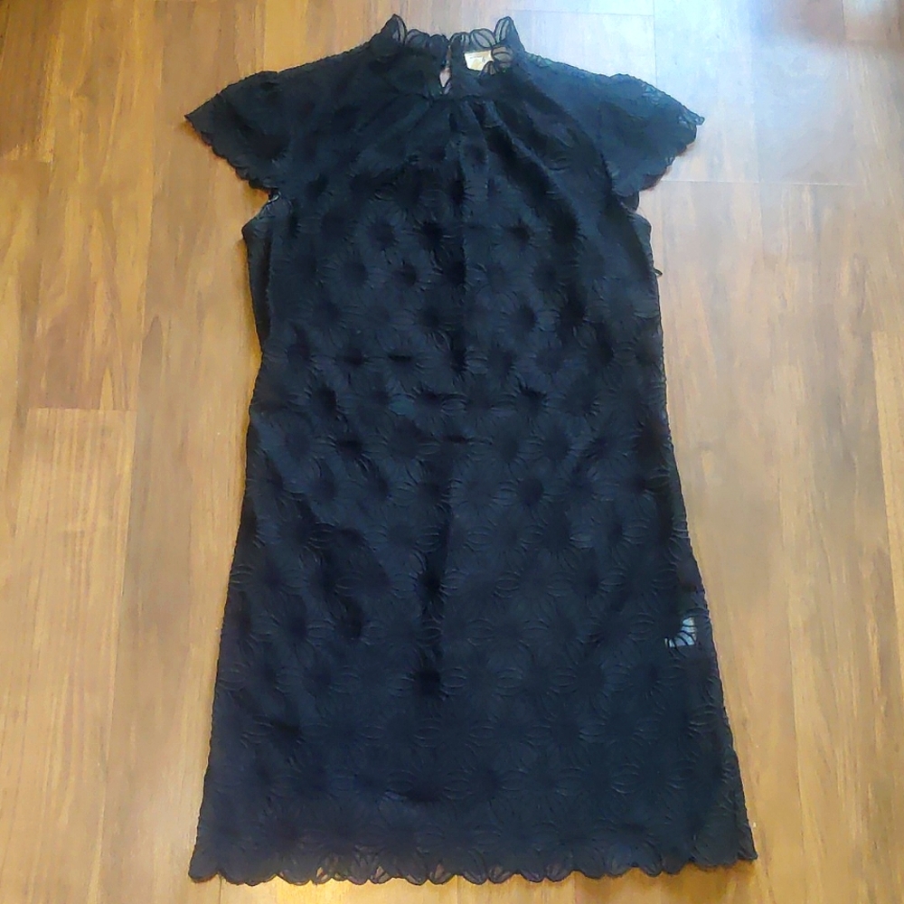 Worn-once, great condition. Black flower pattern dress. Size 0.